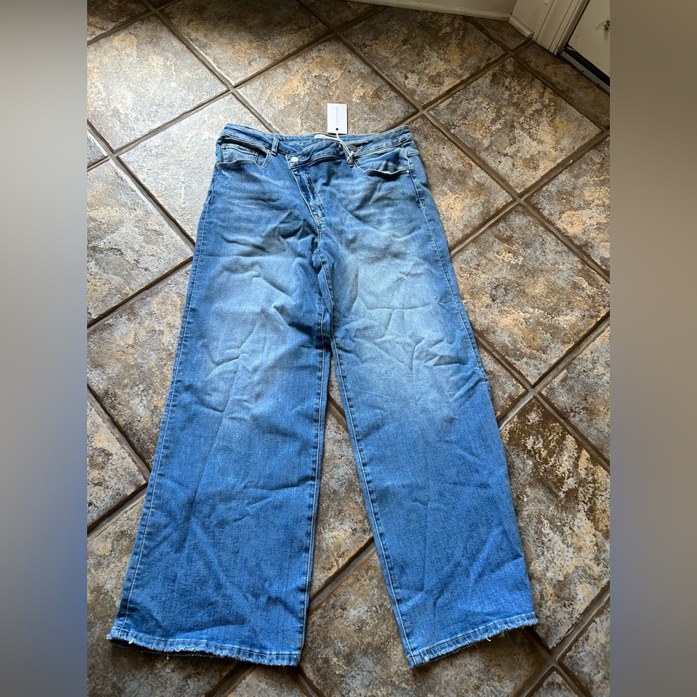 Rise wide leg crossover